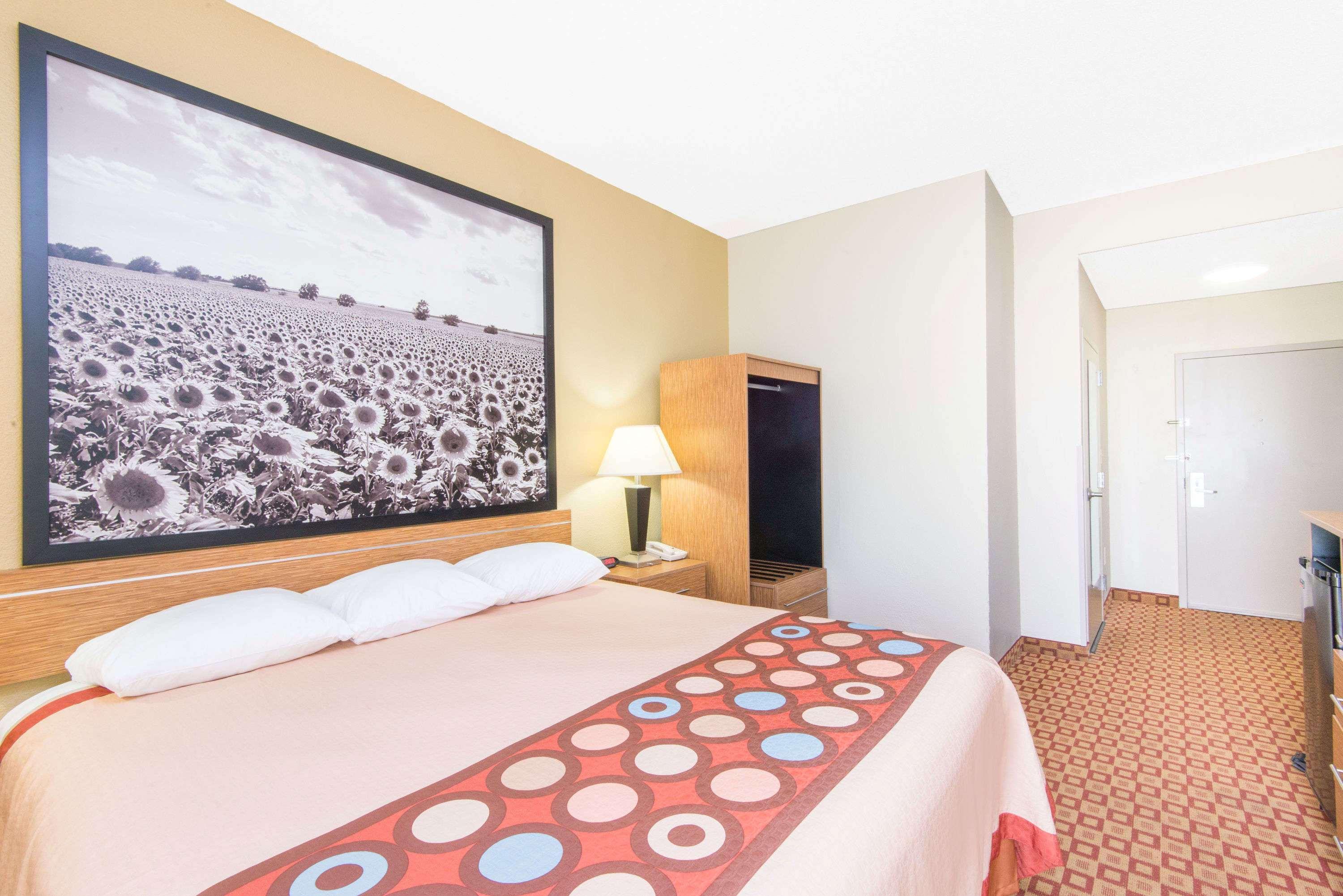 Motel Super 8 By Wyndham South 2*